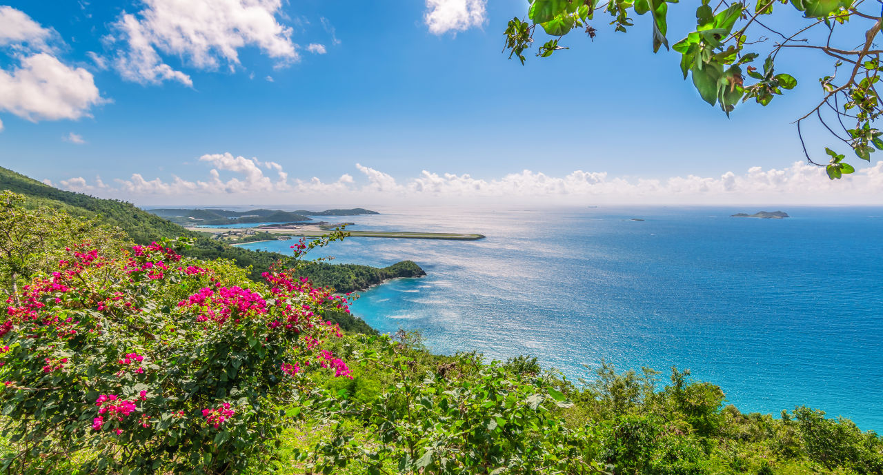 Blue ocean and blue skies in the Virgin Islands